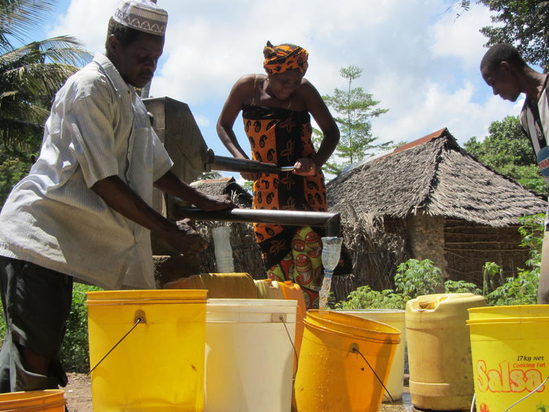 image of man and woman using handpump in Kenya